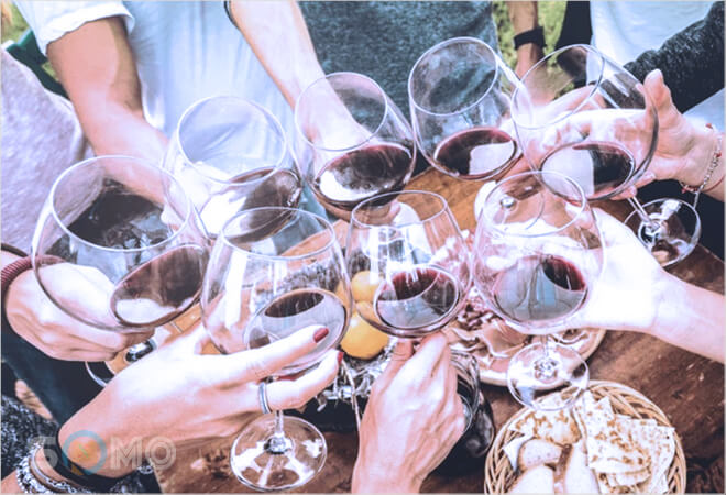 mơ thấy mình đi ăn tiệc đánh con gì