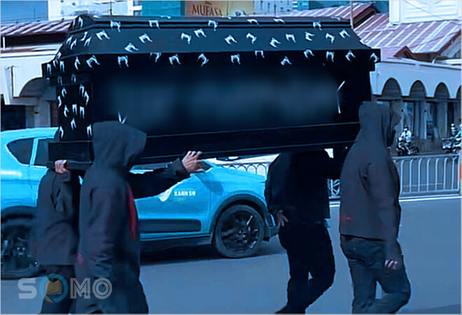 mơ thấy bốn người khiêng quan tài