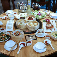 Giấc mơ thấy bàn ăn bày đẹp: Hướng dẫn giải mã chi tiết và con số chuẩn xác