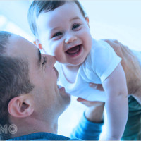 Điềm báo khi mơ thấy bố bế con trai lần đầu và các số may mắn liên quan