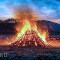 Mơ thấy đống lửa: Điềm báo bất ngờ về công việc, tình cảm, tài lộc! Đánh số nào?