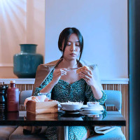 Mơ thấy bữa ăn một mình: Dấu hiệu tốt hay xấu và con số nên chọn